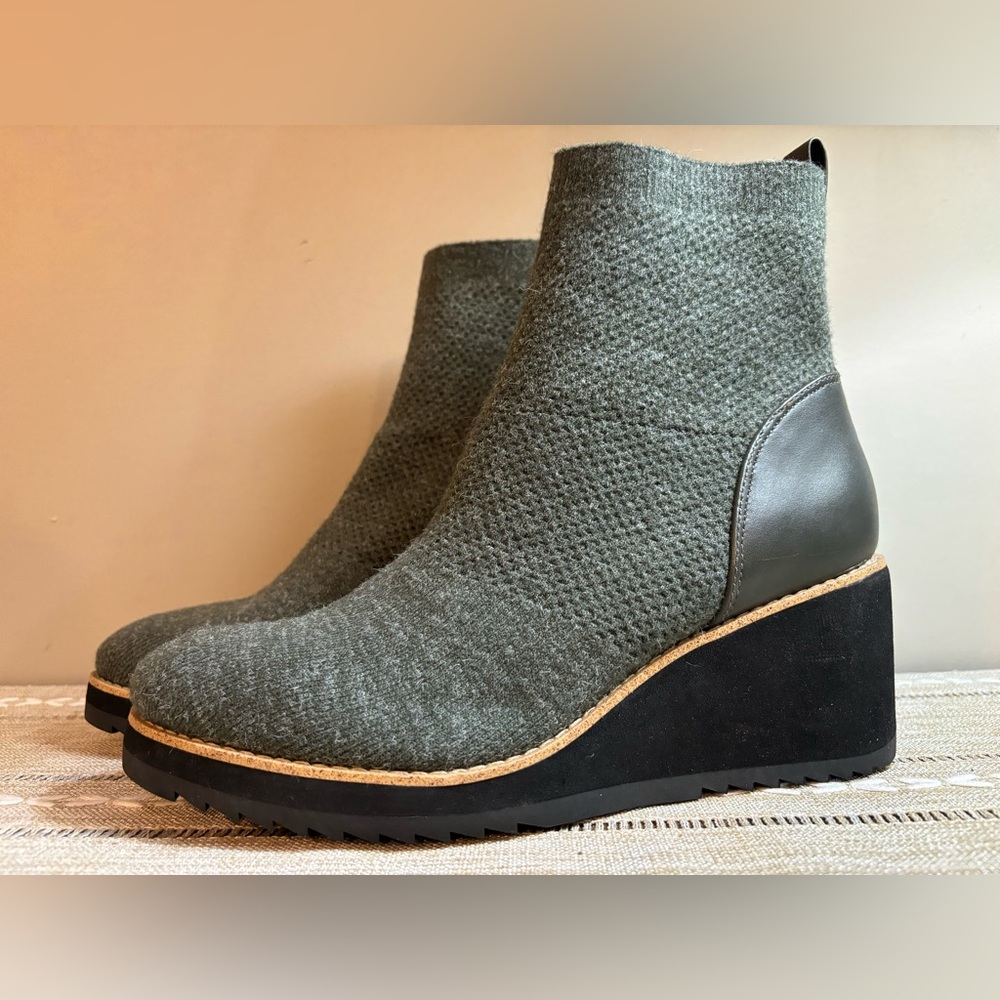 SOFFT Elaina Dark Gray Black Wool Wedge Heeled Ankle Bootie Women’s Size 9